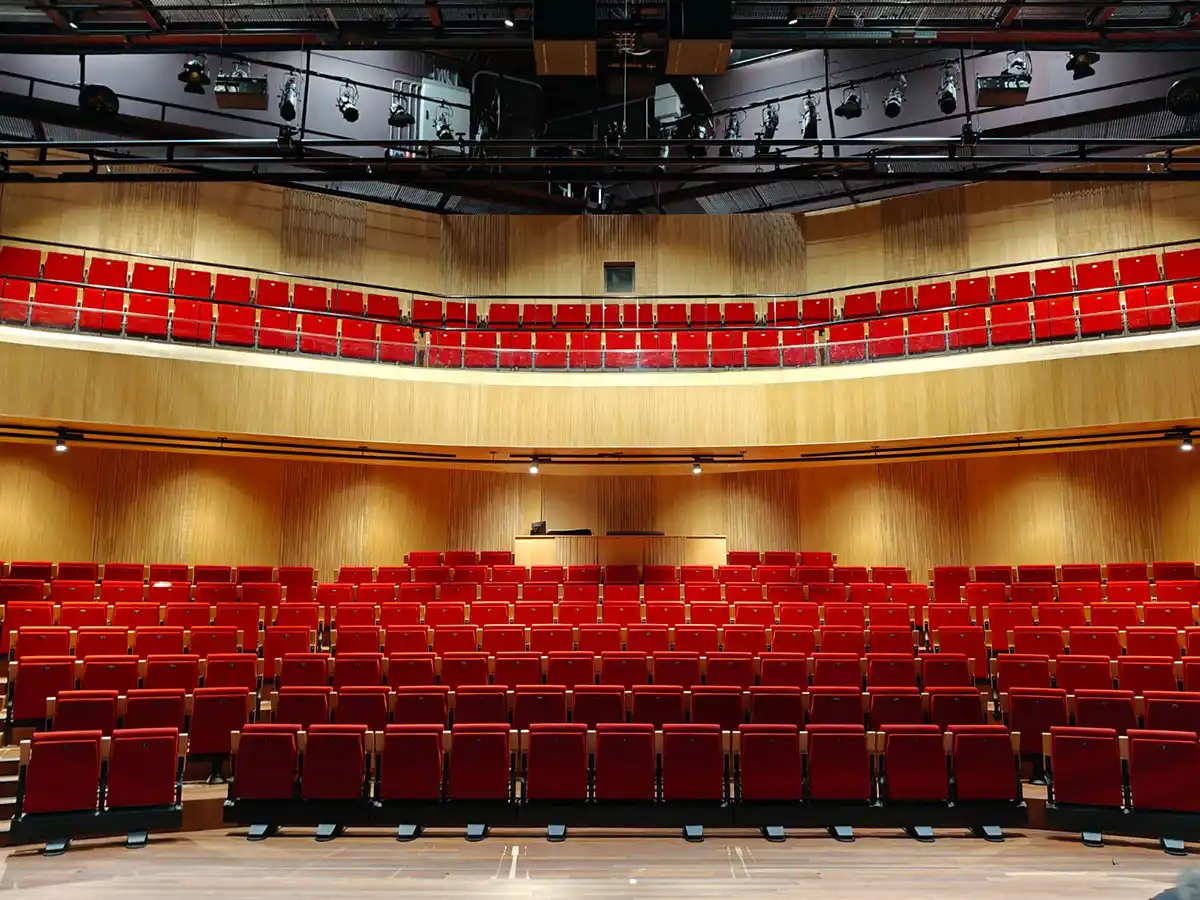 Directievoering en renovatiebegeleiding Theater Cultura door Terheggen
